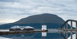 C127 D31 B D776 46 E2 9 DD3 32922 C73 CDD5