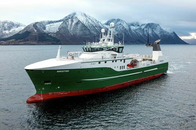 Breidtind 927 Vard Brattvaag 1 Foto VARD og Kvalsvik Low